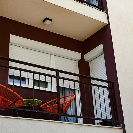 Sara Luxe קונייץ'